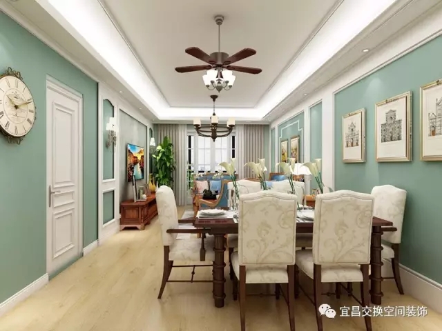 餐廳設計，家具的選材與客廳相呼應，整體層次感好，視覺上也更顯通透、清爽，桌上的花，正寧靜而蓬勃地開放在這個溫馨的家里。